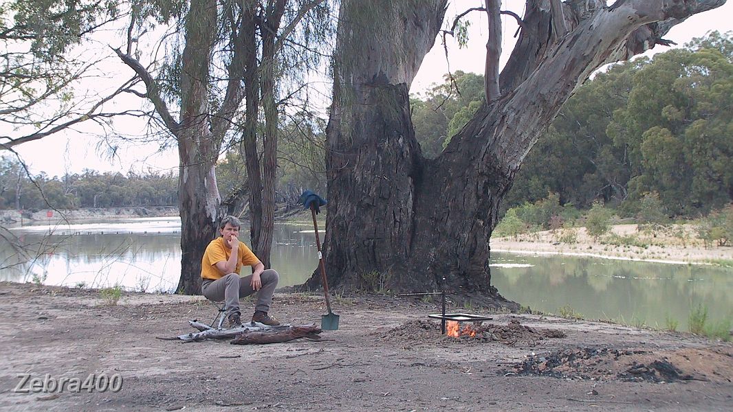 31-Heidi takes in the scenic camp spot on the Murray River.JPG